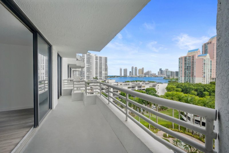Comprar apartamento en Parc Central Aventura 915