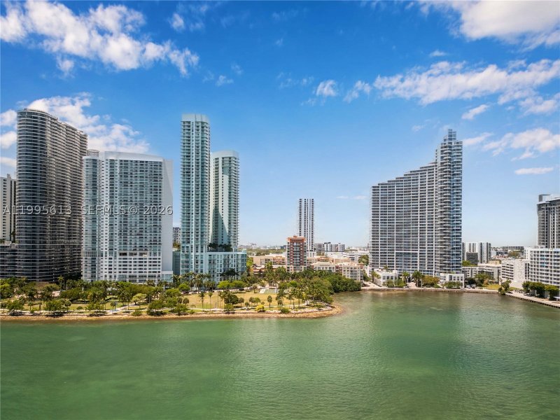 Comprar apartamento no Cite On The Bay 702