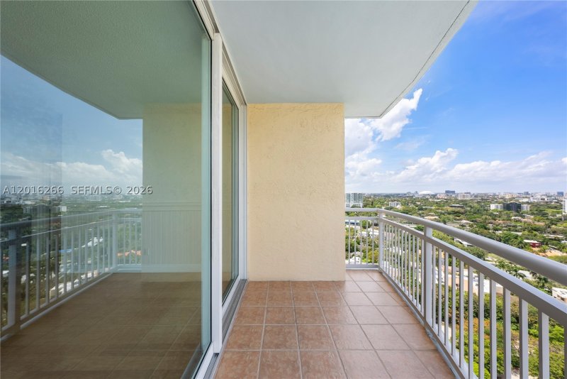 Condo for sale at Metropolitan at Brickell 2206