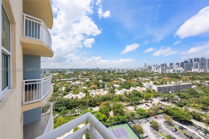 Condo for sale at Metropolitan at Brickell 2206
