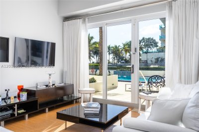 Aluguel de apartamento no The Collins Condo L-103