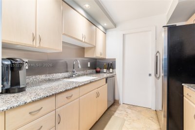 Aluguel de apartamento no The Collins Condo L-103