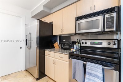 Aluguel de apartamento no The Collins Condo L-103