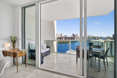 Comprar apartamento en Aventura Marina II 1817
