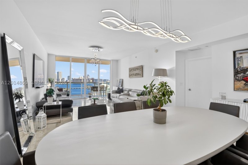 Condo for sale at Aventura Marina II 1817