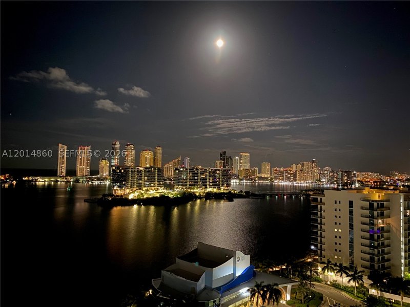 Condo for sale at Aventura Marina II 1817