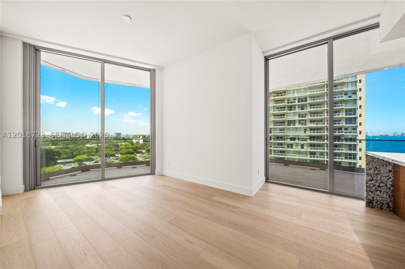 Comprar apartamento no Una Residences at Brickell 804