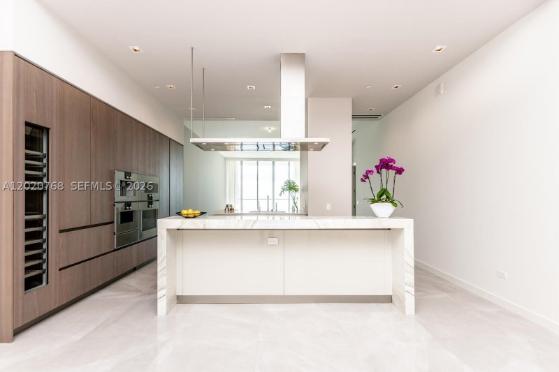 Condo for sale at Turnberry Ocean Club 1503