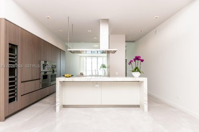 Comprar apartamento no Turnberry Ocean Club 1503