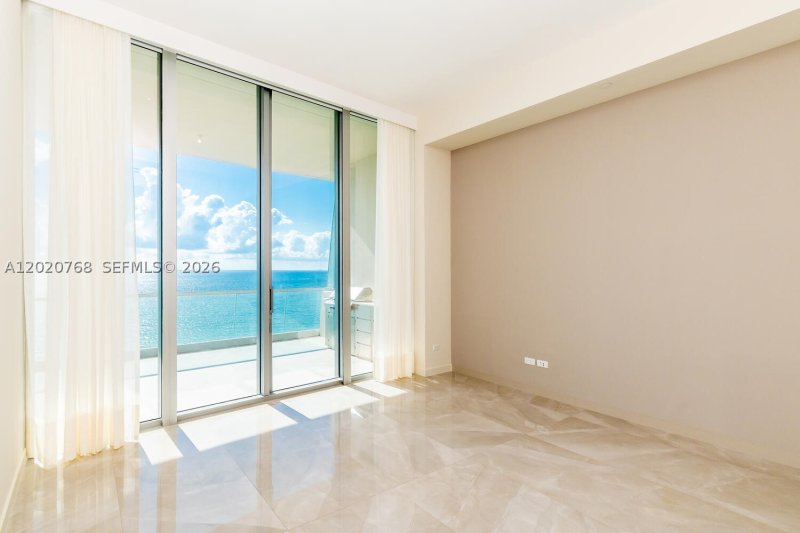 Condo for sale at Turnberry Ocean Club 1503