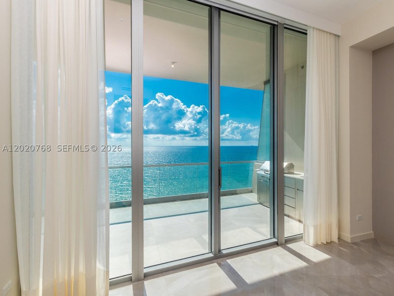 Condo for sale at Turnberry Ocean Club 1503