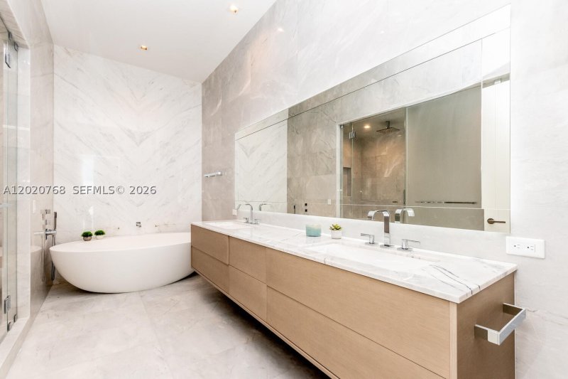 Condo for sale at Turnberry Ocean Club 1503