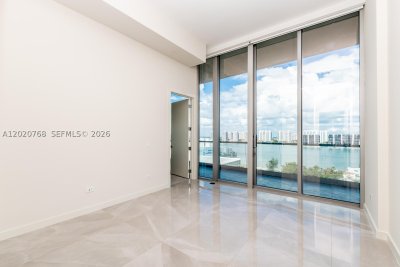 Comprar apartamento no Turnberry Ocean Club 1503