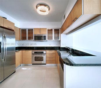 Comprar apartamento no Brickell on the River North 2307