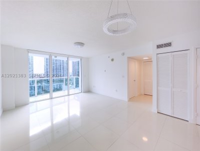 Comprar apartamento no Brickell on the River North 2307