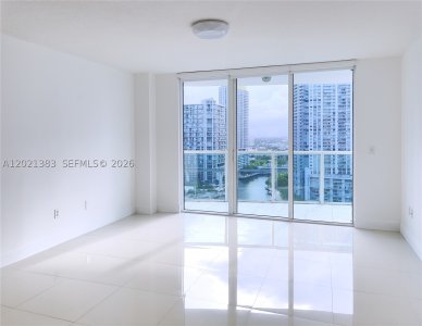 Comprar apartamento no Brickell on the River North 2307