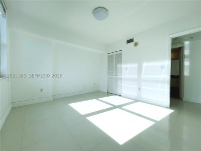 Comprar apartamento no Brickell on the River North 2307