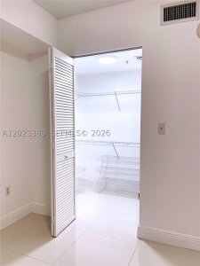 Comprar apartamento no Brickell on the River North 2307