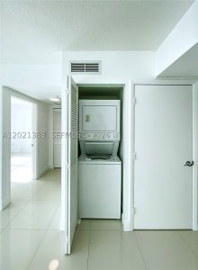 Comprar apartamento no Brickell on the River North 2307