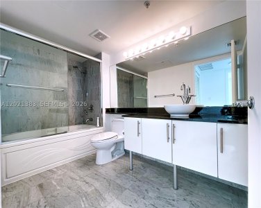 Comprar apartamento no Brickell on the River North 2307