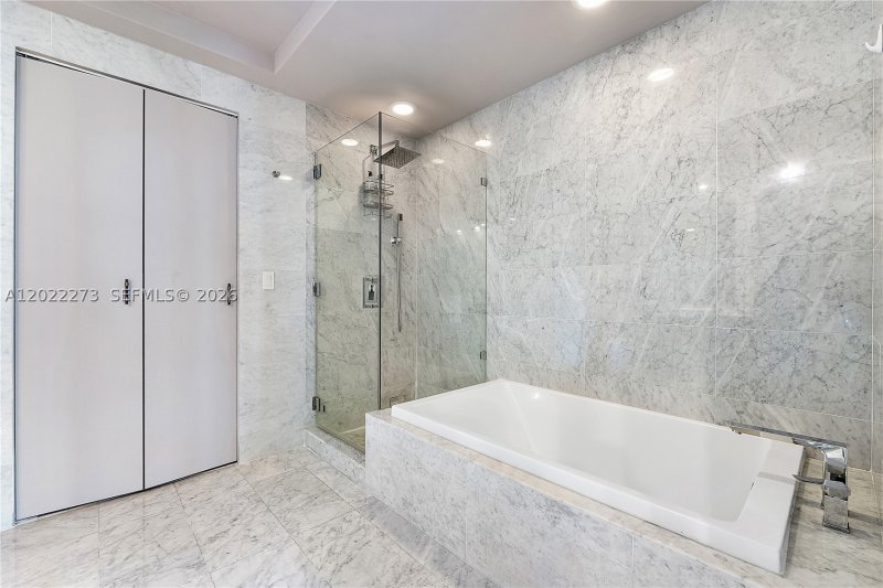 Comprar apartamento en SLS Lux Brickell 1004