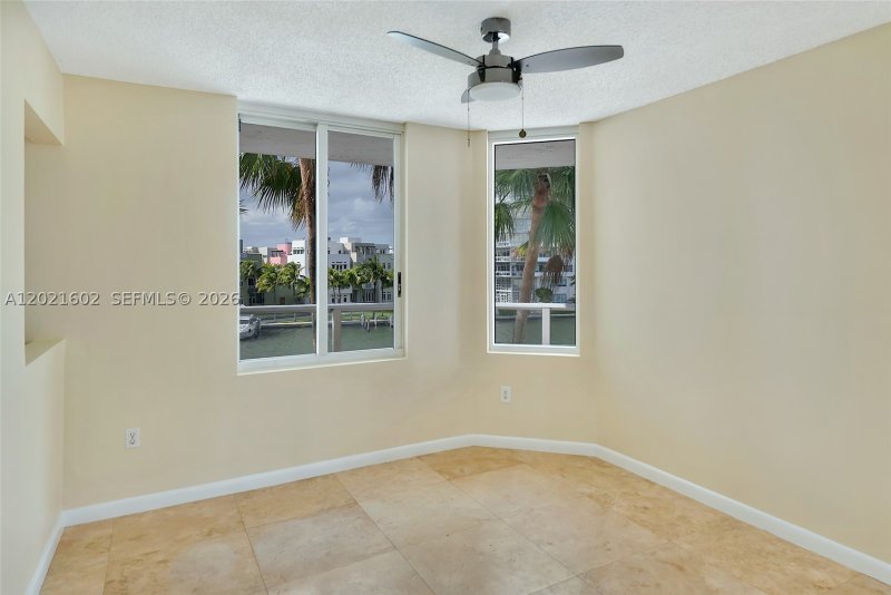 Apartment for rent at Grandview 408
