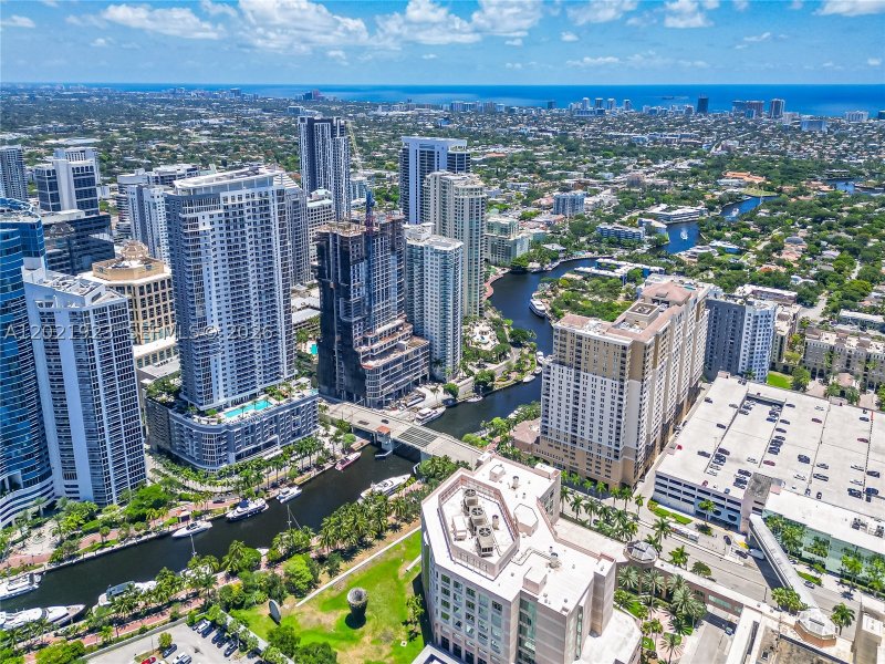 Condo for sale at Watergarden 2206