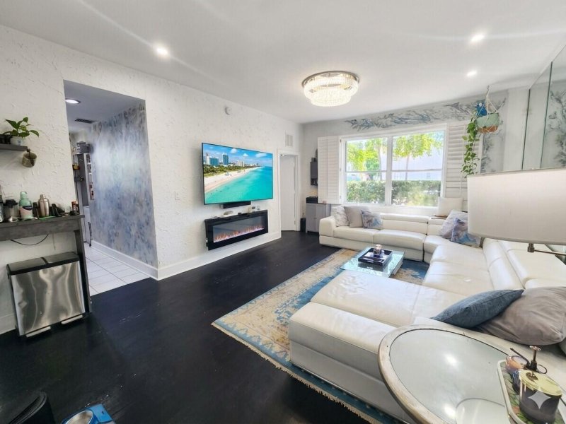 Condo for sale at The Manhattan Condo Lofts 102