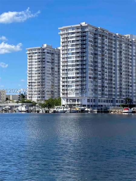 Apartment for rent at Del Prado South Tower 1904