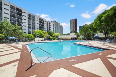 Aluguel de apartamento no Plaza of the Americas 417