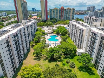 Aluguel de apartamento no Plaza of the Americas 417