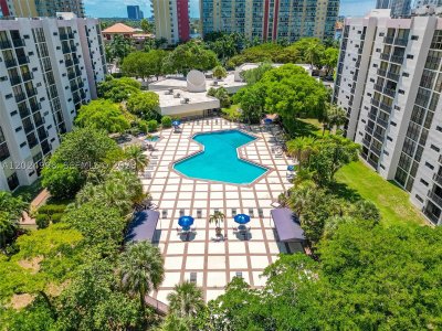 Aluguel de apartamento no Plaza of the Americas 417
