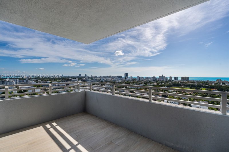 Condo for sale at Waverly 2107