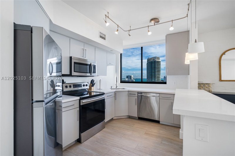 Condo for sale at Waverly 2107