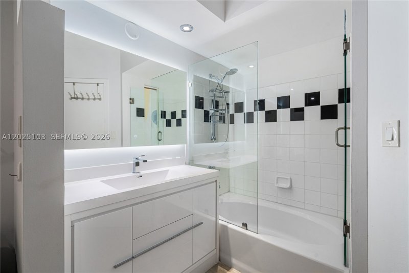 Condo for sale at Waverly 2107