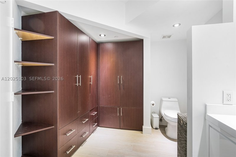 Condo for sale at Waverly 2107