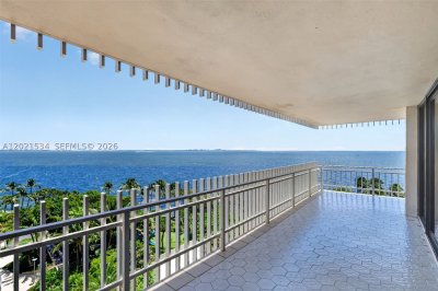 Comprar apartamento no Grove Isles Tower II B801-802