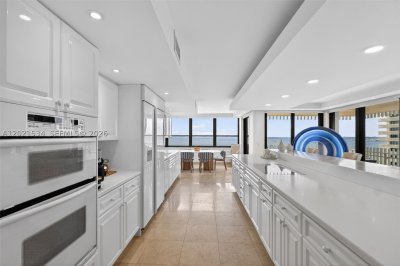 Comprar apartamento no Grove Isles Tower II B801-802
