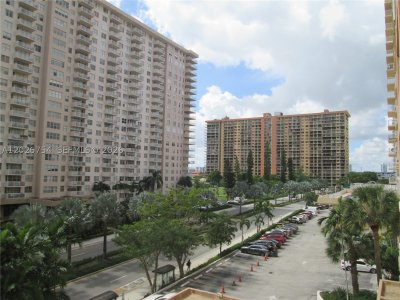 Alquiler de apartamento en Winston Towers 411