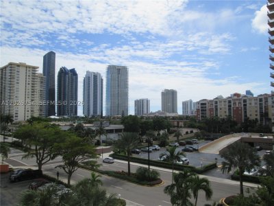 Alquiler de apartamento en Winston Towers 411