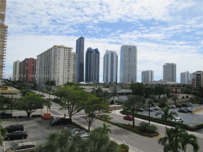 Alquiler de apartamento en Winston Towers 411