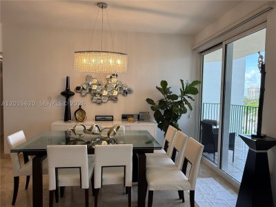 Comprar apartamento no Turnberry Village South 804