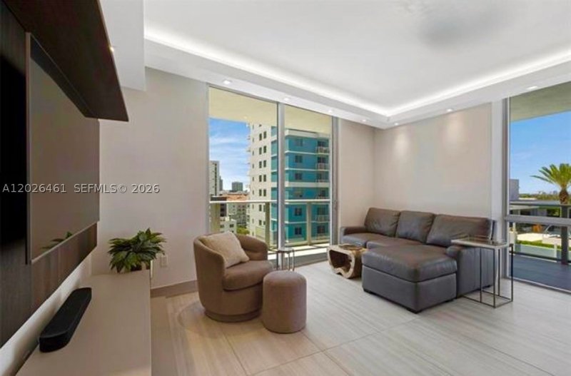 Condo for sale at Brickell Ten 809