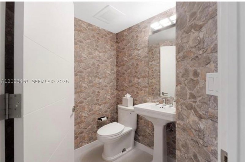 Condo for sale at Brickell Ten 809