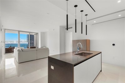 Comprar apartamento no Aston Martin Residences 3905W