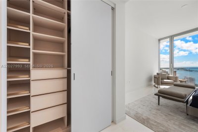 Comprar apartamento no Aston Martin Residences 3905W