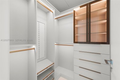 Comprar apartamento no Aston Martin Residences 3905W