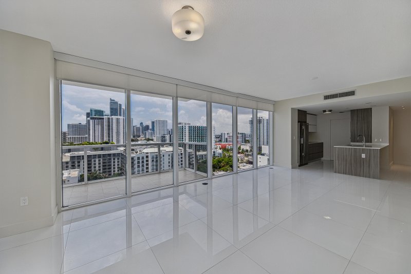 Apartment for rent at Bay House 1605