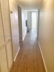 Aluguel de apartamento no Winston Towers 515