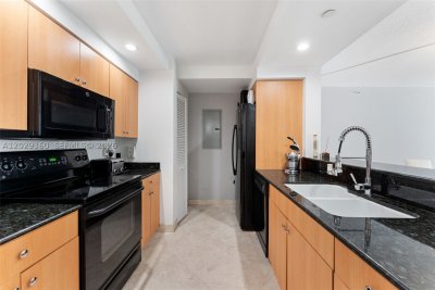 Aluguel de apartamento no The Collins Condo 607